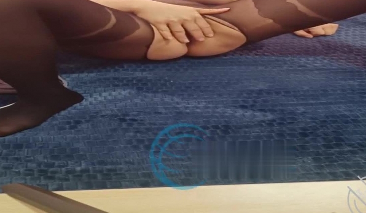 ️自称真正原创，乱伦大神【嫂子的一家人】钻石贴，和嫂子的奸情被大哥知道了，要求在监控下边操嫂子