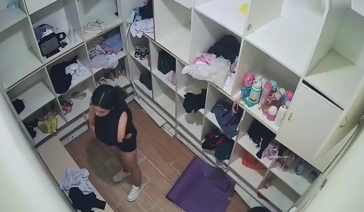 舞蹈班《监控破解》偷拍多位美女学员后台换衣服