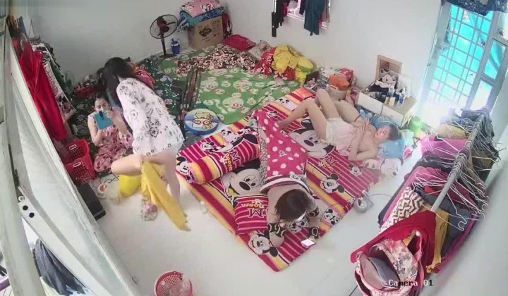 10月最新流出【破解摄像头】 ️监控下的女生宿舍日常洗澡换衣服