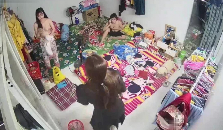 10月最新流出【破解摄像头】 ️监控下的女生宿舍日常洗澡换衣服