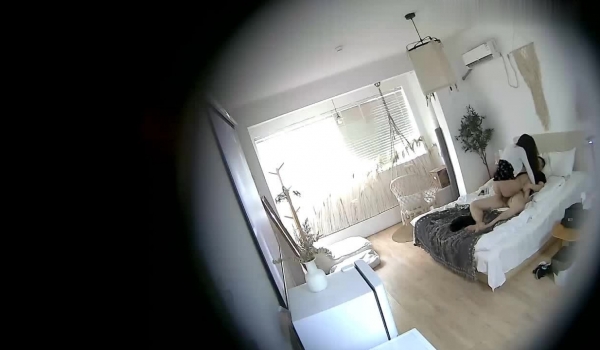 【360】2020最新-高个大长腿气质美女，非常骚非常浪，性感翘臀高高撅起任凭男友暴力输出