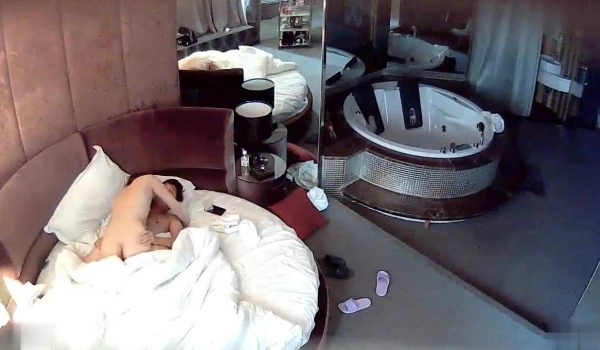 【360】补漏 经典稀有浴缸16集 享受鱼水之欢 猛烈的冲刺,都是超优质年轻帅哥美女（学生）情侣