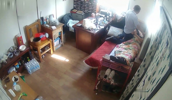【办公室摄像头】工厂老板与女会计一周做爱片段甄选 每天都会干一炮 女会计很配合 被操的哇哇叫