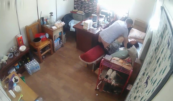 【办公室摄像头】工厂老板与女会计一周做爱片段甄选 每天都会干一炮 女会计很配合 被操的哇哇叫