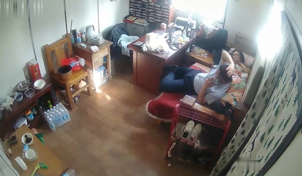 【办公室摄像头】工厂老板与女会计一周做爱片段甄选 每天都会干一炮 女会计很配合 被操的哇哇叫