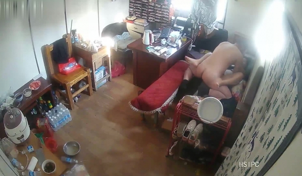 【办公室摄像头】工厂老板与女会计一周做爱片段甄选 每天都会干一炮 女会计很配合 被操的哇哇叫
