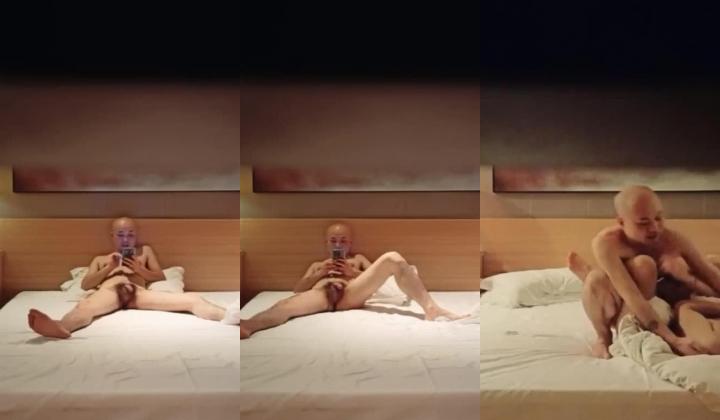 宾馆偷拍-年轻强壮的大屌猛男爆插体型较小漂亮的年轻小美女,各种姿势狠狠干,鸡巴太大女上位时还不敢