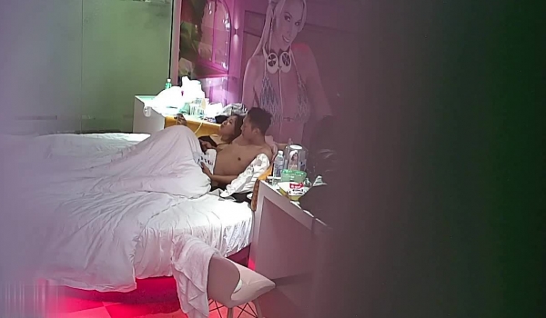 【独家360】针孔盗摄似360 第二发-玩情趣球