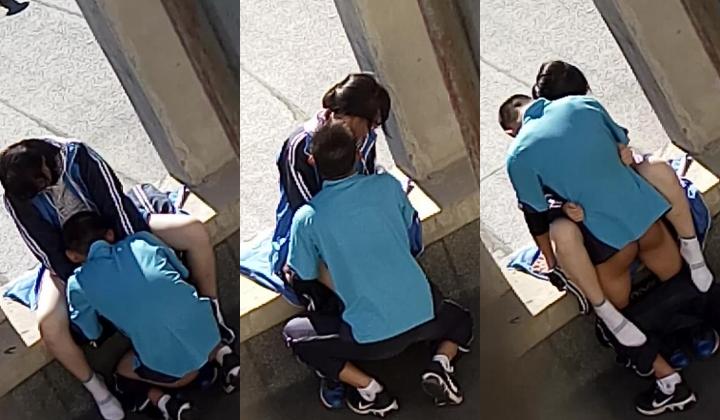 大连某高中小情侣体育课偷情被无情偷拍,眼镜男看起来像个学霸,没想到鸡吧也这么大,简直是种子选手啊