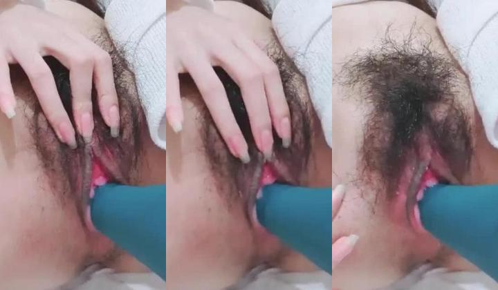 【极品稀缺 大开眼界】不错的小姐姐各种水果道具往逼里塞 都能看到小穴粉嫩的阴道 真牛逼