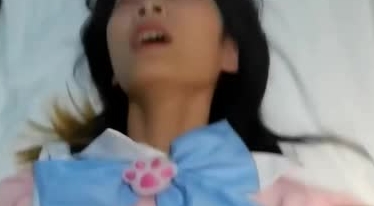 高颜值校花级大学生 露脸做爱啪啪，轻轻一操就哼哼唧唧的 被操的骚叫不停 声音动听，年纪轻轻如此反
