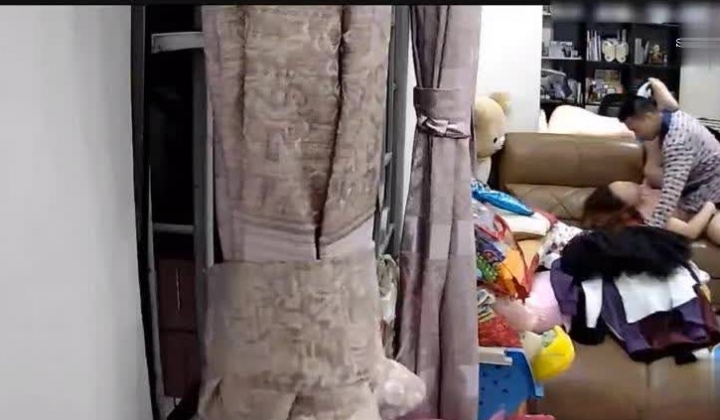 【稀缺甄选 家庭摄像头】偷拍夜色下情侣夫妻日常性爱啪啪 艹你妈的谁让你内射了 这爆乳妹太彪悍