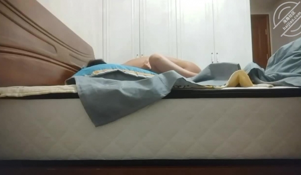 海角小哥家里爆肏做鸡妹妹600块一次 传教士一招走天下 青涩闷哼娇吟喘息 床板嘎吱作响