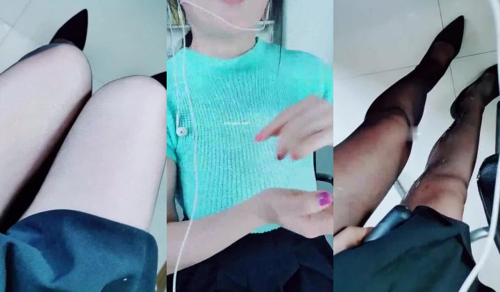 【漂亮女老师】川大24岁英语老师~上课大黑牛狂喷水~1举2得~！~学位证大胆亮出来，985就是厉