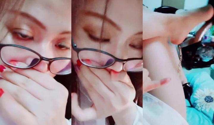 【漂亮女老师】川大24岁英语老师~上课大黑牛狂喷水~1举2得~！~学位证大胆亮出来，985就是厉害