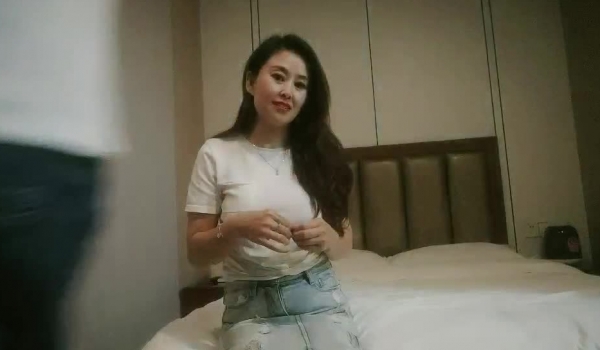 大尉瞎鸡巴探花足疗按摩店撩妹气质良家少妇美女技师到酒店开房啪啪