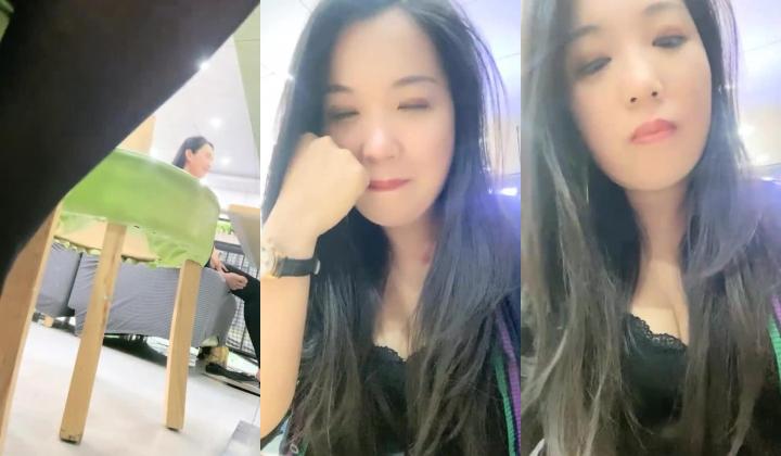 户外露出，真实刺激！~【你的户外小淫妇】，商场公园地摊，周边行人不少，又紧张又激动，水流了好多