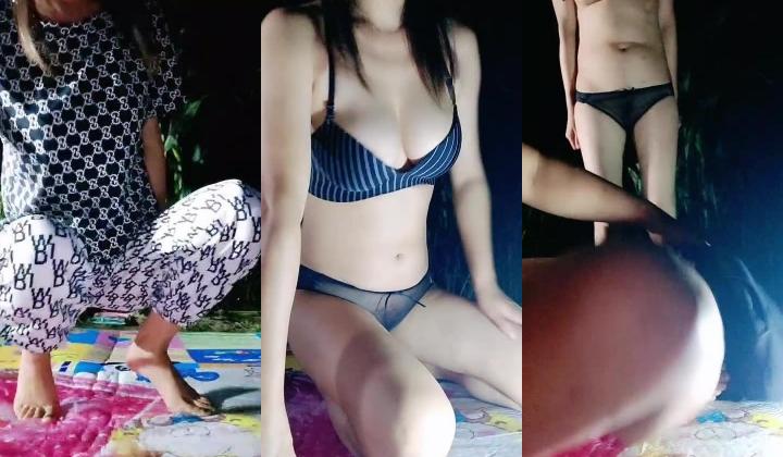 户外野战玉米地头，淫男荡女深夜户外点灯开草，极品大奶子让大哥先舔逼然后再口交大鸡巴，主动上位抽插