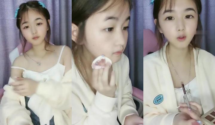 哇！嫩炸了~18岁学生下海~疯狂喷水~【静静】坐着一直喷！！~这么年轻，能玩的这么厉害，太精彩了