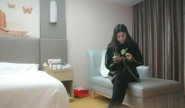 【干净利速】，粉丝唿声很高，返场清纯女神，纯欲天花板，肤白貌美尤物佳人，日入过万佳作不断