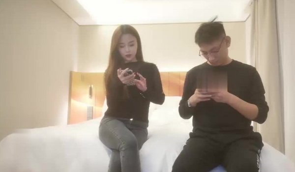 夜色寻欢约了个性感黑衣牛仔裤妹子啪啪，翘起屁股深喉口交后入大力抽插猛操