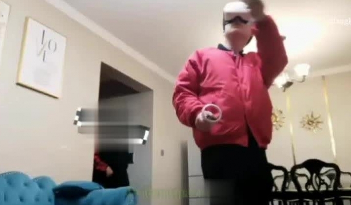 重磅炸弹！万人求档高门槛梦幻联动，顶级绿帽网红大咖联手【绿帽女友+你的大婊姐】私拍，当着男友的面