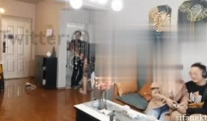 重磅炸弹！万人求档高门槛梦幻联动，顶级绿帽网红大咖联手【绿帽女友+你的大婊姐】私拍，当着男友的面