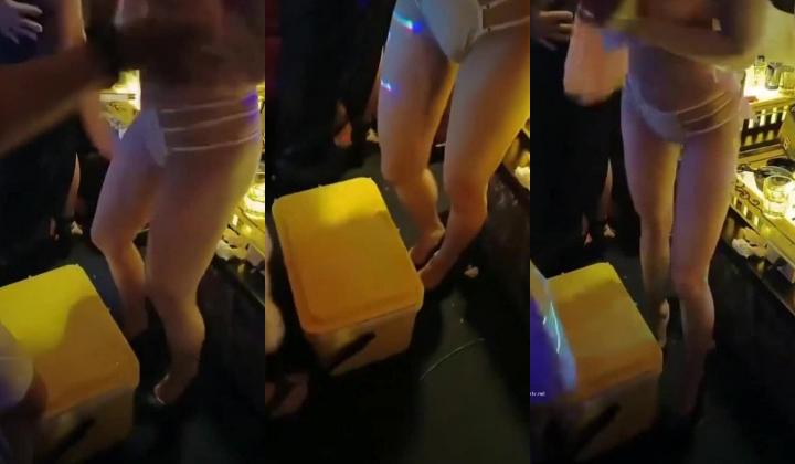 【KTV里那些事4】小姐姐们各种玩暗黑 靓丽公主激情裸舞 卖弄风骚逗老板开心 口交自慰打炮任意玩