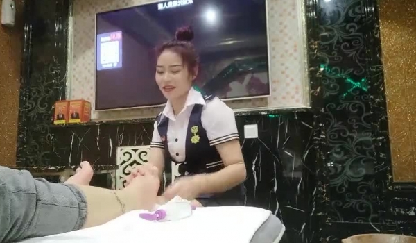 比看探花过瘾百倍的伟哥足浴店实力撩妹到开房全过程