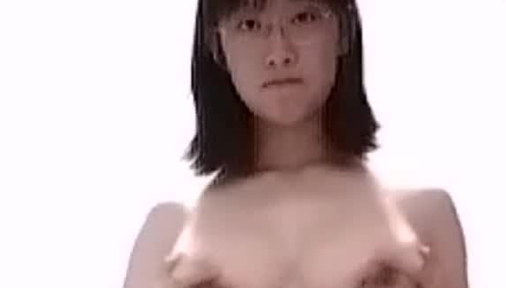 把高二学妹调教成小母狗，作业一做完就念念不忘发来视频，揉奶漏穴，一线天鲍鱼 美爆！