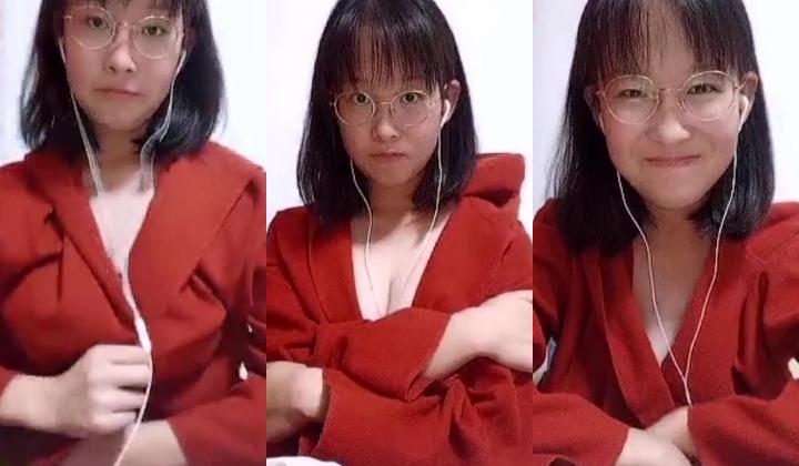 把高二学妹撩拨的身体发热，按耐不住的骚，学习都无心了，骚性大发，揉奶挤眉弄眼！