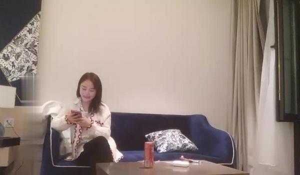 【全国探花】约了个颜值不错白衣妹子，教授口交技巧沙发骑乘大力猛操呻吟