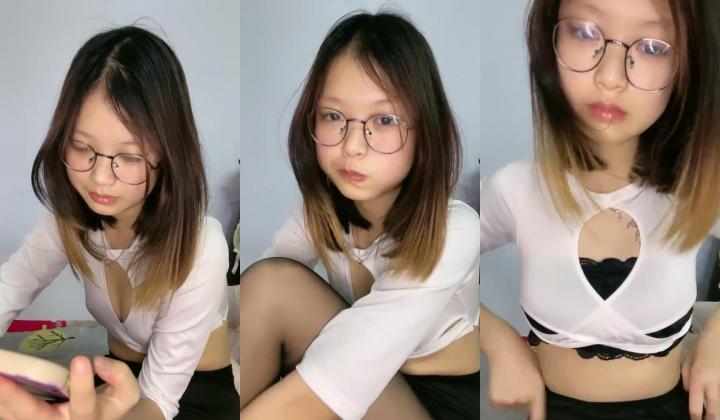 新人，【泡泡鱼小美眉】，两位稚嫩00后服侍男主~少活10年都乐意，欲仙欲死表情销魂