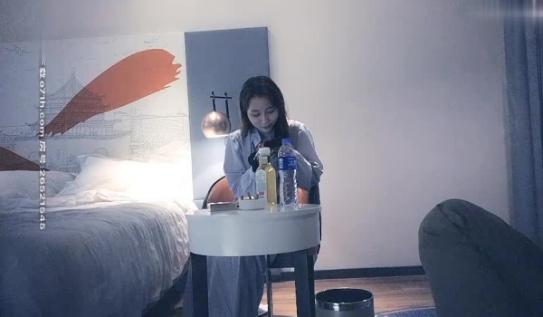 【91沈先生探花】连叫两个小姐姐，留下高颜值清纯妹狂干，开启深夜情感访谈，交流人生真能聊