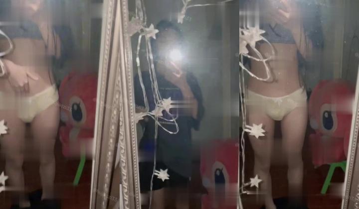 极品反差女大生04年清纯露脸小姐姐【胡椒籽】最新完整视图，金主定制各种COSER裸体骚舞大号道具紫薇脸逼同框