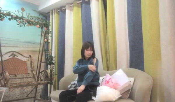 探花约炮强人【叶总探花】主题酒店约炮气质美少妇激烈啪啪 大圆床肆意抽插 美女主动要求抱着使劲操