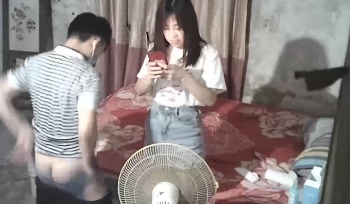 俩个卖淫女平房接客 嫖客各种各样