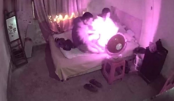 俩个卖淫女平房接客 嫖客各种各样