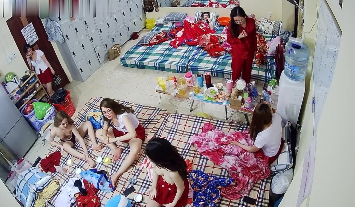 ️精品推荐 ️【破解摄像头】会所员工宿舍摄像头 超多白嫩美女露奶换衣