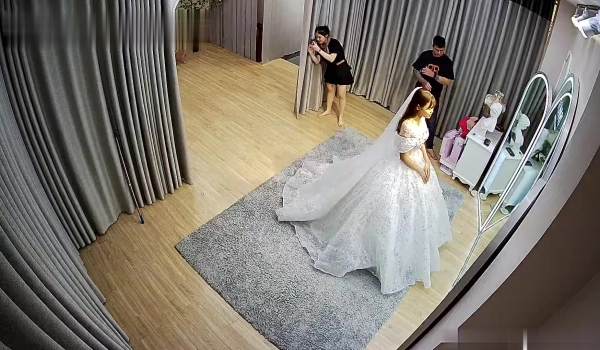 【破解摄像头】新娘婚纱多角度试衣间 惊现最美军嫂