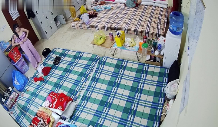 ️精品推荐 ️【破解摄像头】会所员工宿舍摄像头 超多白嫩美女露奶换衣
