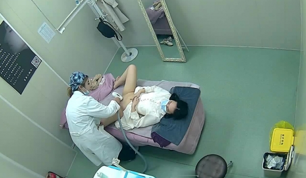 【破解摄像头】美容美体中心的小姐姐们 阴部护理，BB脱毛,难得的偷窥佳作
