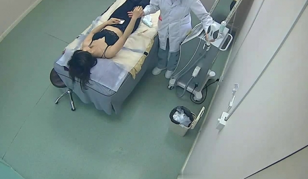 【破解摄像头】美容美体中心的小姐姐们 阴部护理，BB脱毛,难得的偷窥佳作