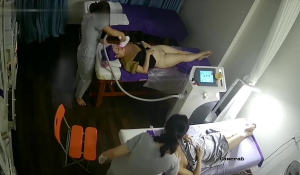 新流出 ️【破解摄像头】 ️美容院高质量少妇小姐姐全身刮毛