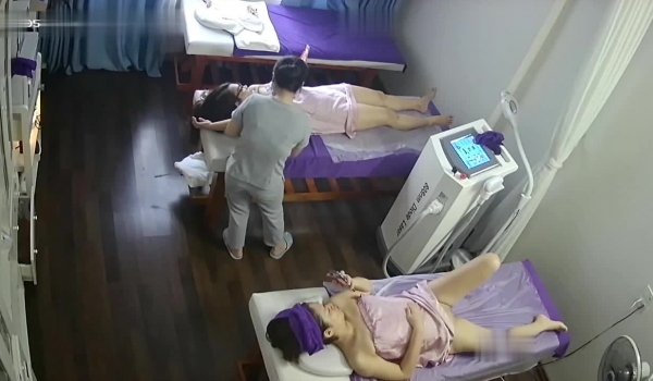 新流出 ️【破解摄像头】 ️美容院高质量少妇小姐姐全身刮毛