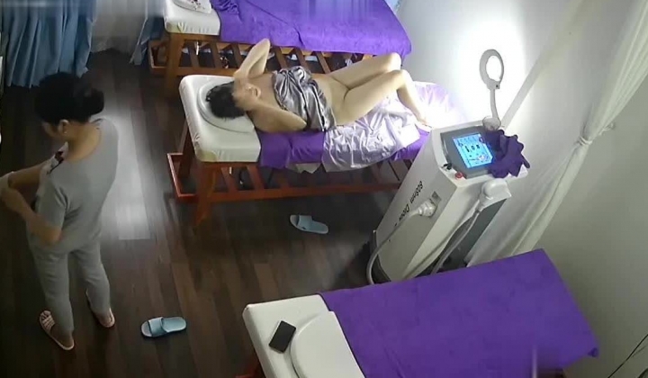 新流出 ️【破解摄像头】 ️美容院高质量少妇小姐姐全身刮毛