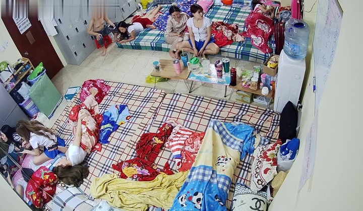 ️精品推荐 ️【破解摄像头】会所员工宿舍摄像头 超多白嫩美女露奶换衣