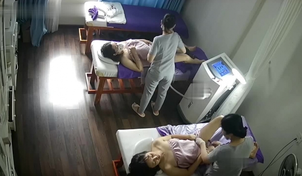 新流出 ️【破解摄像头】 ️美容院高质量少妇小姐姐全身刮毛