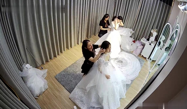 【破解摄像头】新娘婚纱多角度试衣间 惊现最美军嫂