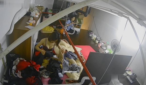 【极品稀缺 ️破解摄像头】极品服务员宿舍日常 ️小姐姐年轻美乳好坚挺 穿搭职业装制服很有气质 距